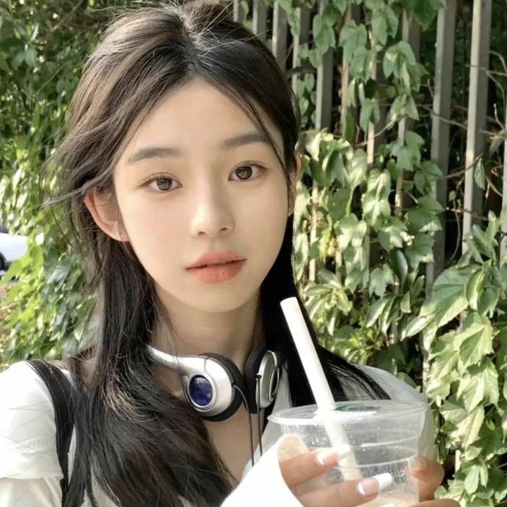 鞋子上的光 海报